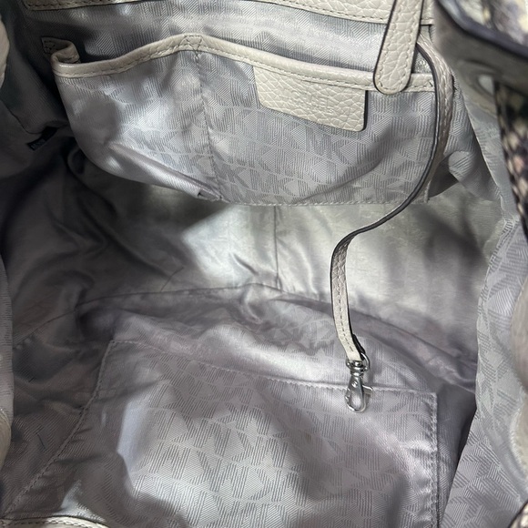 Michael Kors Gray Leather Tote Bag pre owned Exellent condition - Picture 9 of 11
